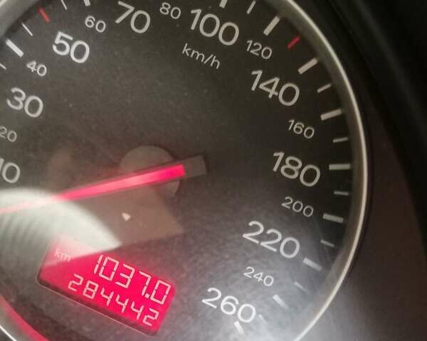 Чорний Ауді А4, об'ємом двигуна 2.5 л та пробігом 284 тис. км за 5500 $, фото 4 на Automoto.ua