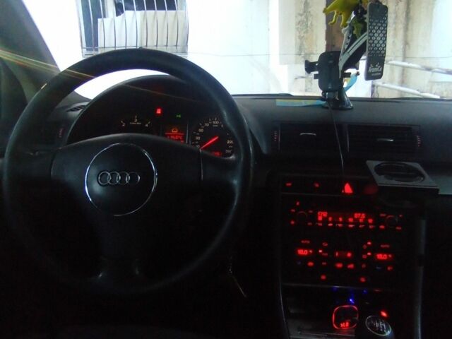 Черный Ауди А4, объемом двигателя 2.5 л и пробегом 440 тыс. км за 3000 $, фото 8 на Automoto.ua