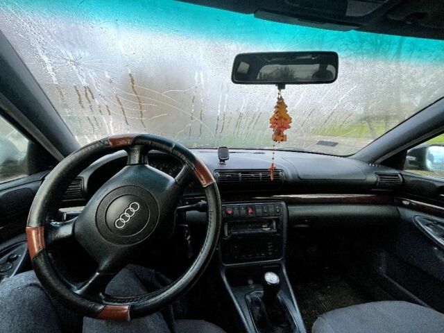 Черный Ауди А4, объемом двигателя 1.9 л и пробегом 2 тыс. км за 600 $, фото 6 на Automoto.ua