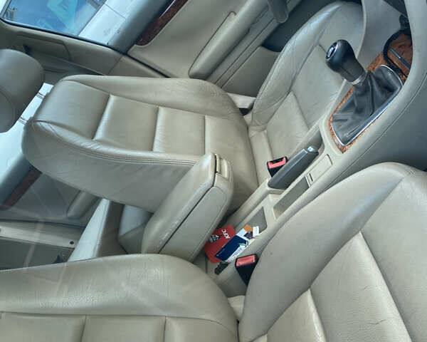 Черный Ауди А4, объемом двигателя 2.5 л и пробегом 265 тыс. км за 4700 $, фото 4 на Automoto.ua