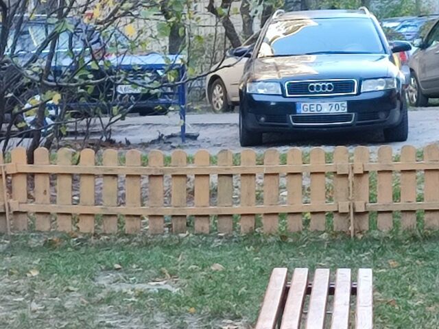 Черный Ауди А4, объемом двигателя 2.5 л и пробегом 265 тыс. км за 3000 $, фото 3 на Automoto.ua