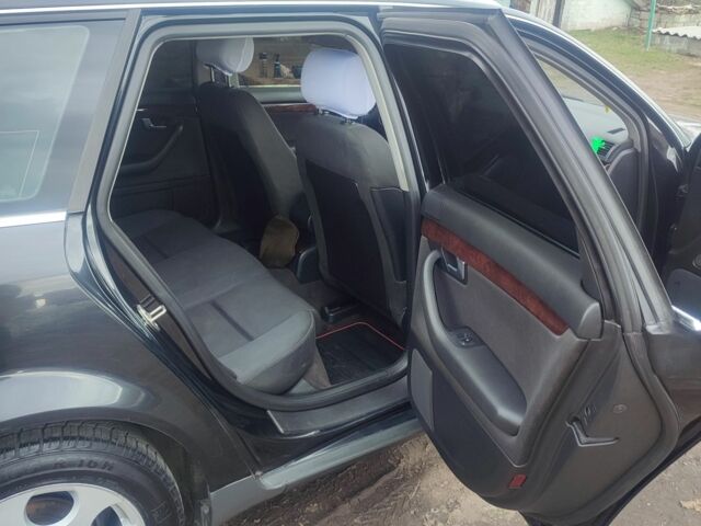 Черный Ауди А4, объемом двигателя 2.5 л и пробегом 265 тыс. км за 3000 $, фото 9 на Automoto.ua