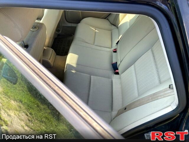 Черный Ауди А4, объемом двигателя 2.5 л и пробегом 200 тыс. км за 1300 $, фото 2 на Automoto.ua