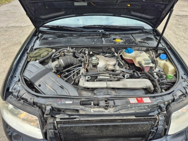 Чорний Ауді А4, об'ємом двигуна 2.5 л та пробігом 242 тис. км за 5000 $, фото 2 на Automoto.ua