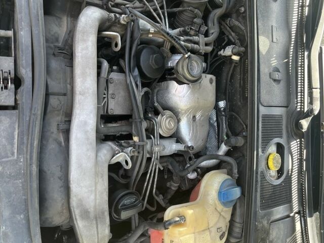 Черный Ауди А4, объемом двигателя 2.5 л и пробегом 280 тыс. км за 4000 $, фото 4 на Automoto.ua