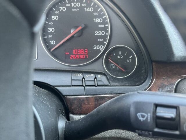 Черный Ауди А4, объемом двигателя 2.5 л и пробегом 280 тыс. км за 4000 $, фото 1 на Automoto.ua