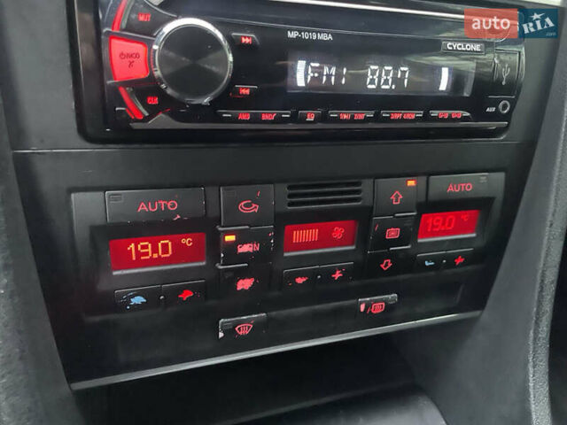 Черный Ауди А4, объемом двигателя 1.6 л и пробегом 224 тыс. км за 4900 $, фото 13 на Automoto.ua