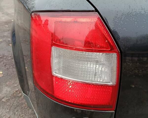 Черный Ауди А4, объемом двигателя 2.5 л и пробегом 300 тыс. км за 4500 $, фото 12 на Automoto.ua