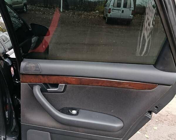 Черный Ауди А4, объемом двигателя 2.5 л и пробегом 300 тыс. км за 4500 $, фото 18 на Automoto.ua