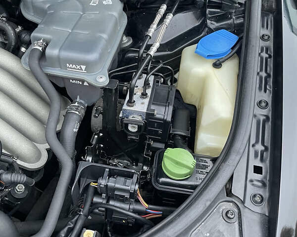 Черный Ауди А4, объемом двигателя 1.6 л и пробегом 224 тыс. км за 4900 $, фото 5 на Automoto.ua