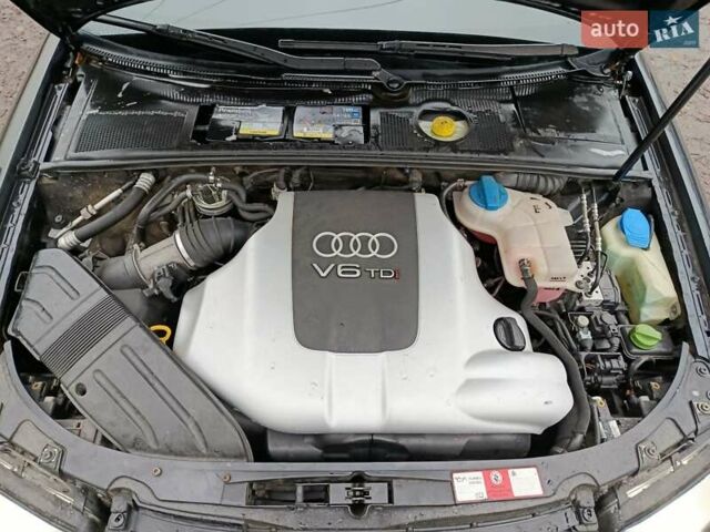 Черный Ауди А4, объемом двигателя 2.5 л и пробегом 300 тыс. км за 4500 $, фото 14 на Automoto.ua