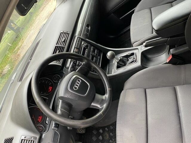 Черный Ауди А4, объемом двигателя 2.5 л и пробегом 123 тыс. км за 3999 $, фото 6 на Automoto.ua