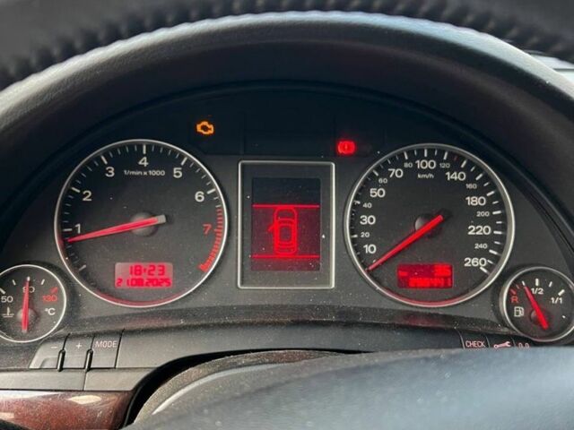 Черный Ауди А4, объемом двигателя 2 л и пробегом 270 тыс. км за 4200 $, фото 5 на Automoto.ua