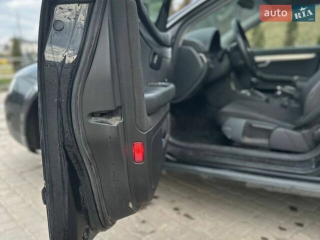 Чорний Ауді А4, об'ємом двигуна 1.8 л та пробігом 303 тис. км за 6000 $, фото 17 на Automoto.ua