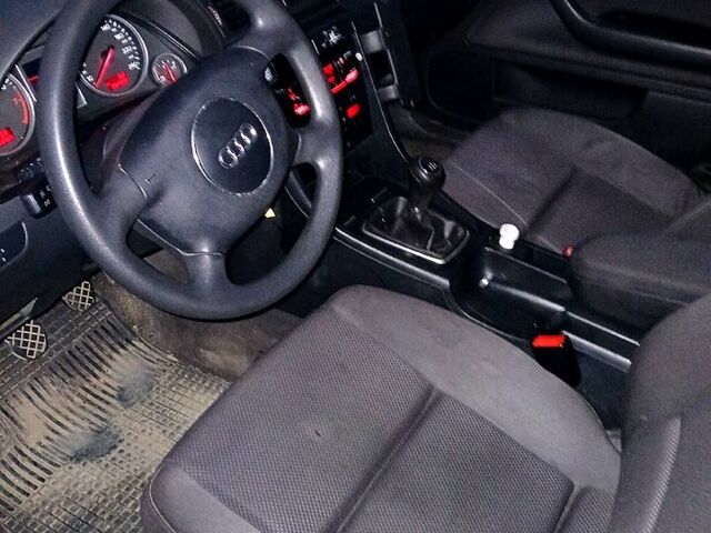 Чорний Ауді А4, об'ємом двигуна 2 л та пробігом 266 тис. км за 4800 $, фото 3 на Automoto.ua