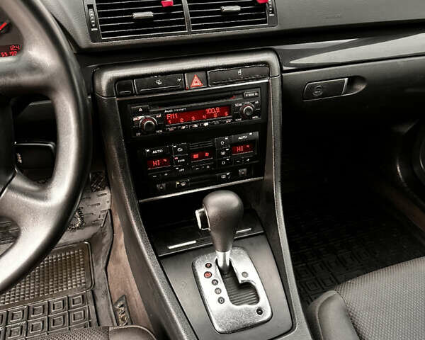 Черный Ауди А4, объемом двигателя 2.5 л и пробегом 340 тыс. км за 4999 $, фото 20 на Automoto.ua