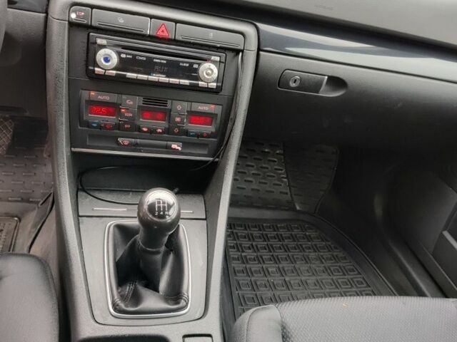 Черный Ауди А4, объемом двигателя 1.6 л и пробегом 265 тыс. км за 4950 $, фото 7 на Automoto.ua