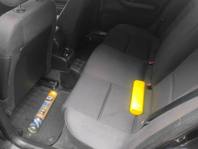 Черный Ауди А4, объемом двигателя 2.5 л и пробегом 260 тыс. км за 4200 $, фото 4 на Automoto.ua