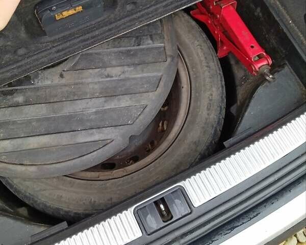 Черный Ауди А4, объемом двигателя 2.5 л и пробегом 348 тыс. км за 2500 $, фото 11 на Automoto.ua