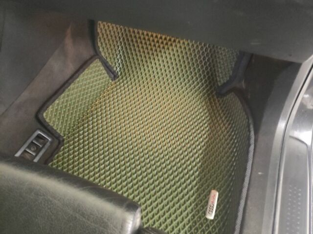 Черный Ауди А4, объемом двигателя 2.5 л и пробегом 398 тыс. км за 3600 $, фото 9 на Automoto.ua