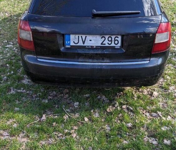 Чорний Ауді А4, об'ємом двигуна 2.5 л та пробігом 424 тис. км за 1903 $, фото 3 на Automoto.ua