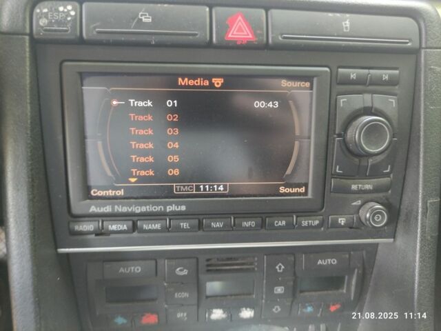 Черный Ауди А4, объемом двигателя 2.5 л и пробегом 398 тыс. км за 3600 $, фото 7 на Automoto.ua