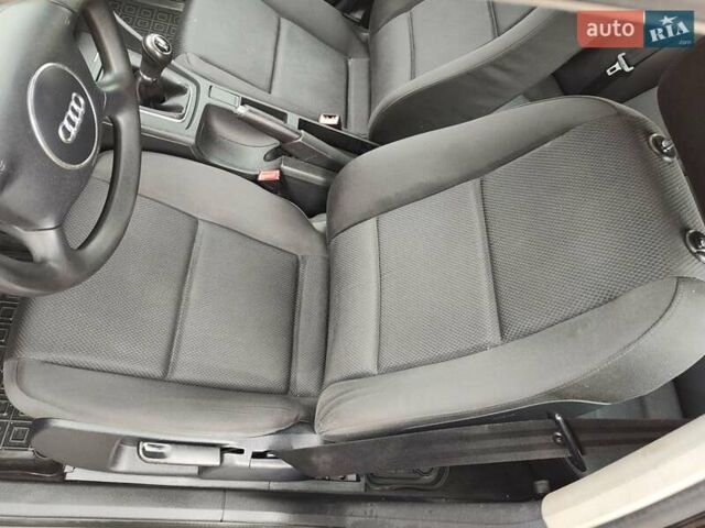 Чорний Ауді А4, об'ємом двигуна 1.6 л та пробігом 270 тис. км за 4950 $, фото 11 на Automoto.ua