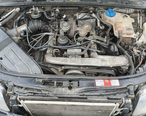 Чорний Ауді А4, об'ємом двигуна 2.5 л та пробігом 365 тис. км за 3400 $, фото 18 на Automoto.ua