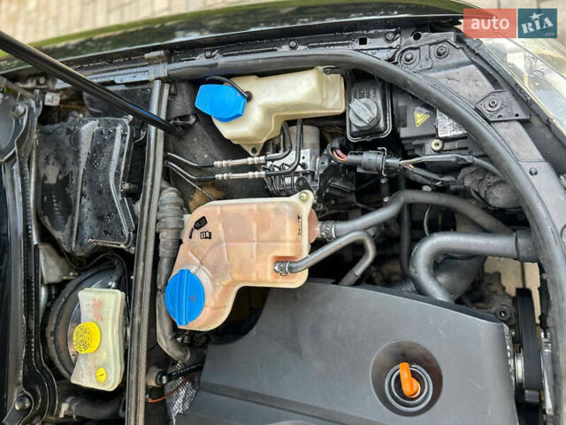 Чорний Ауді А4, об'ємом двигуна 2 л та пробігом 395 тис. км за 5950 $, фото 45 на Automoto.ua