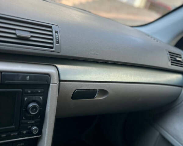 Чорний Ауді А4, об'ємом двигуна 2 л та пробігом 395 тис. км за 5950 $, фото 30 на Automoto.ua