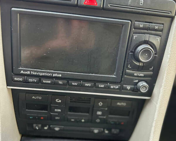 Чорний Ауді А4, об'ємом двигуна 2 л та пробігом 395 тис. км за 5950 $, фото 29 на Automoto.ua