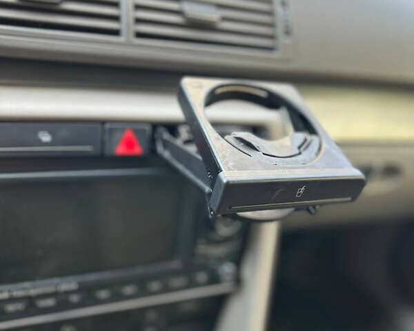 Чорний Ауді А4, об'ємом двигуна 2 л та пробігом 395 тис. км за 5950 $, фото 28 на Automoto.ua