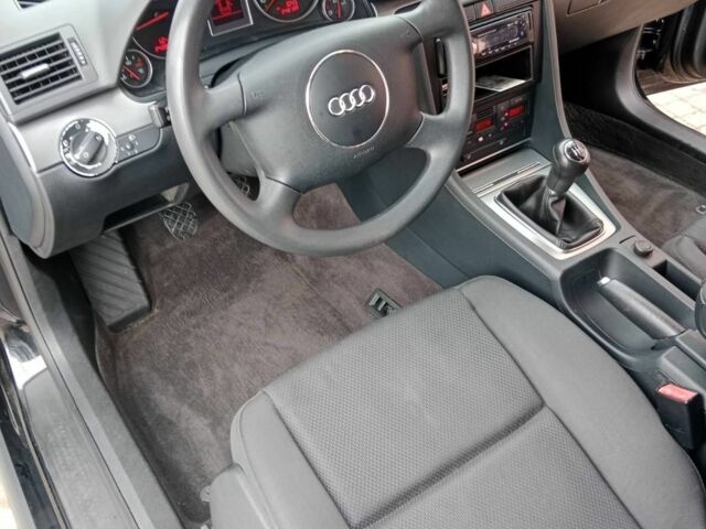 Черный Ауди А4, объемом двигателя 1.6 л и пробегом 258 тыс. км за 6200 $, фото 4 на Automoto.ua