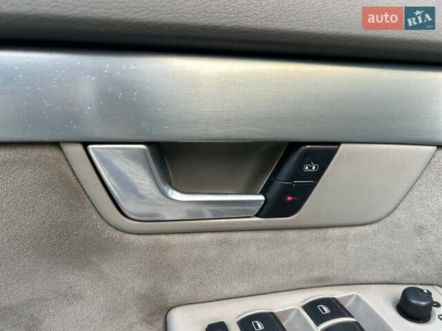 Чорний Ауді А4, об'ємом двигуна 2 л та пробігом 395 тис. км за 5950 $, фото 22 на Automoto.ua