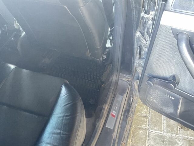 Чорний Ауді А4, об'ємом двигуна 1.8 л та пробігом 340 тис. км за 3200 $, фото 5 на Automoto.ua