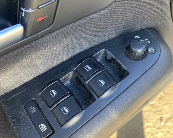 Черный Ауди А4, объемом двигателя 2.5 л и пробегом 330 тыс. км за 5199 $, фото 7 на Automoto.ua