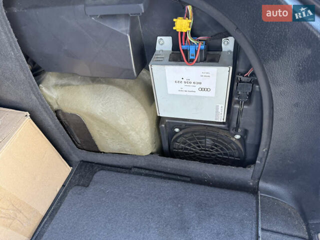 Чорний Ауді А4, об'ємом двигуна 1.78 л та пробігом 305 тис. км за 5800 $, фото 24 на Automoto.ua