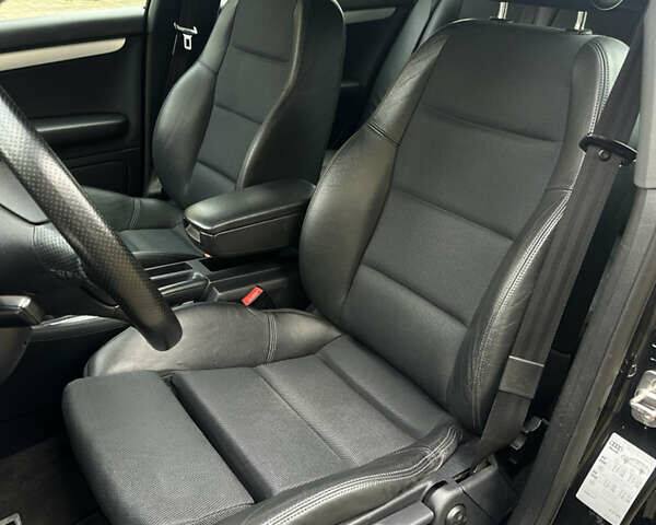 Ауді А4 2004 у Сарнах на Automoto.ua Чорний Ауді А4, об'ємом двигуна 1.8 л та пробігом 221 тис. км за 5950 $, фото 44 на Automoto.ua