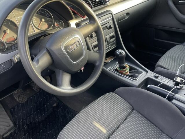 Черный Ауди А4, объемом двигателя 2 л и пробегом 350 тыс. км за 6000 $, фото 6 на Automoto.ua