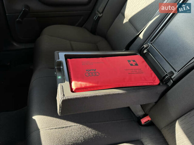 Ауди А4 2005 в Виннице на Automoto.ua Черный Ауди А4, объемом двигателя 1.6 л и пробегом 238 тыс. км за 6700 $, фото 34 на Automoto.ua