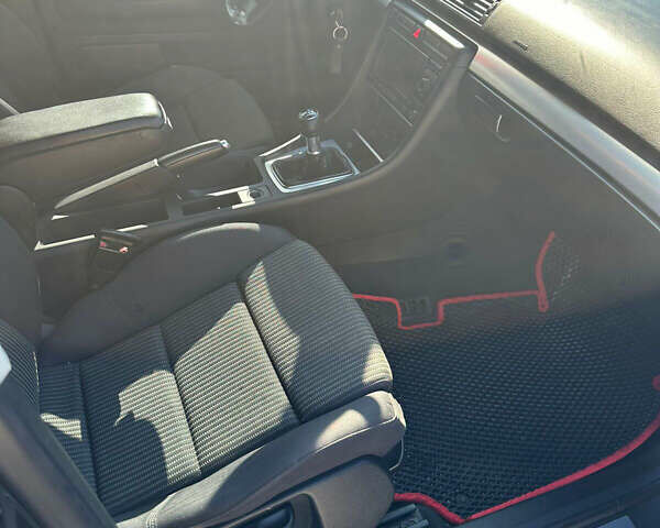 Черный Ауди А4, объемом двигателя 2 л и пробегом 335 тыс. км за 7000 $, фото 5 на Automoto.ua