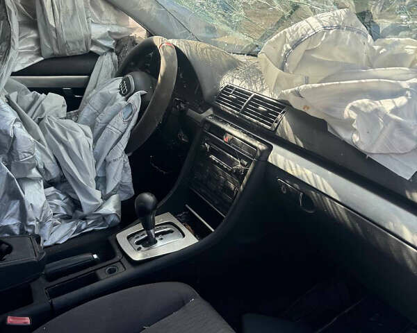 Черный Ауди А4, объемом двигателя 2 л и пробегом 200 тыс. км за 2000 $, фото 5 на Automoto.ua