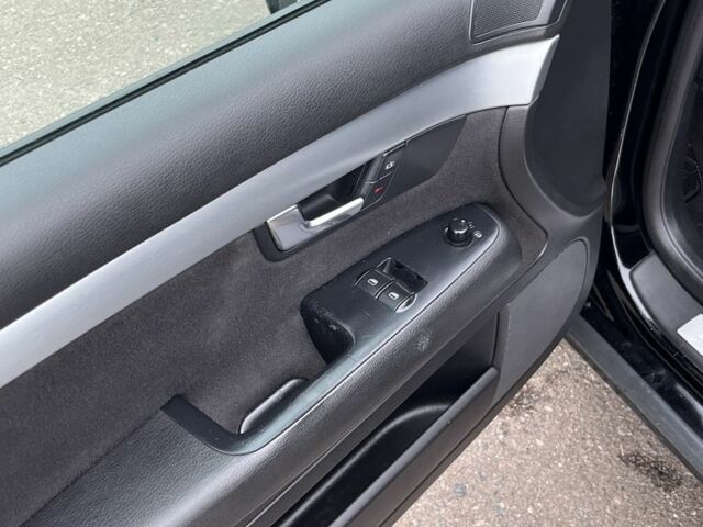 Черный Ауди А4, объемом двигателя 2 л и пробегом 276 тыс. км за 2850 $, фото 9 на Automoto.ua