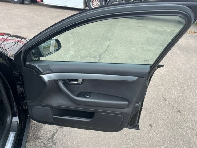 Черный Ауди А4, объемом двигателя 2 л и пробегом 276 тыс. км за 2850 $, фото 2 на Automoto.ua