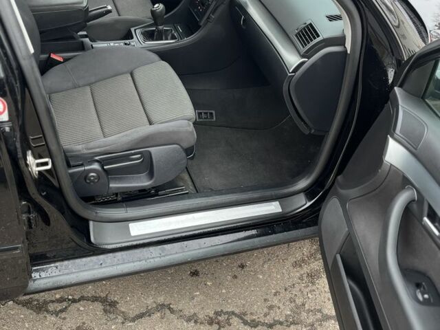 Черный Ауди А4, объемом двигателя 2 л и пробегом 276 тыс. км за 2850 $, фото 14 на Automoto.ua