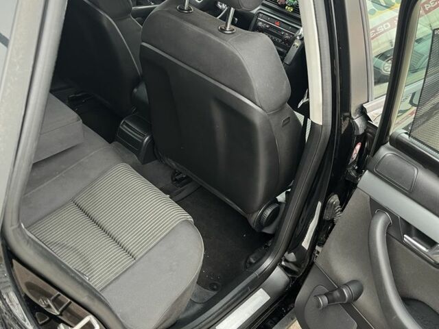 Черный Ауди А4, объемом двигателя 2 л и пробегом 276 тыс. км за 2850 $, фото 13 на Automoto.ua