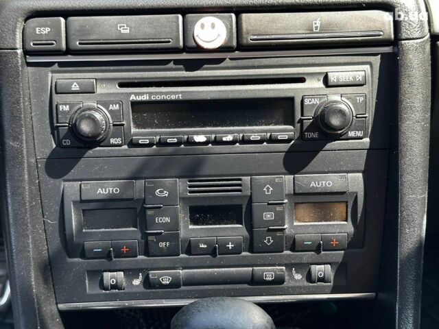 Черный Ауди А4, объемом двигателя 2 л и пробегом 318 тыс. км за 6940 $, фото 18 на Automoto.ua