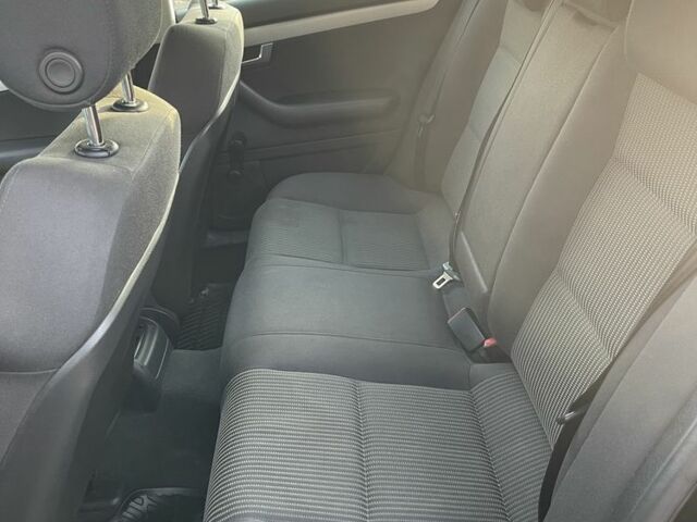 Черный Ауди А4, объемом двигателя 2 л и пробегом 350 тыс. км за 6000 $, фото 5 на Automoto.ua