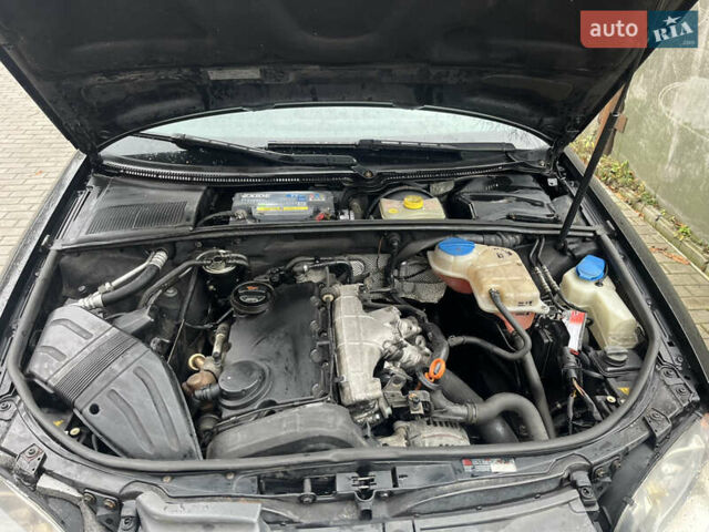 Чорний Ауді А4, об'ємом двигуна 2 л та пробігом 376 тис. км за 2850 $, фото 19 на Automoto.ua