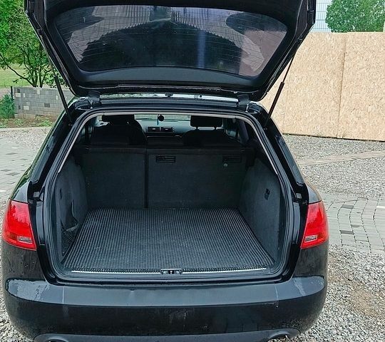 Черный Ауди А4, объемом двигателя 2.5 л и пробегом 230 тыс. км за 5500 $, фото 4 на Automoto.ua